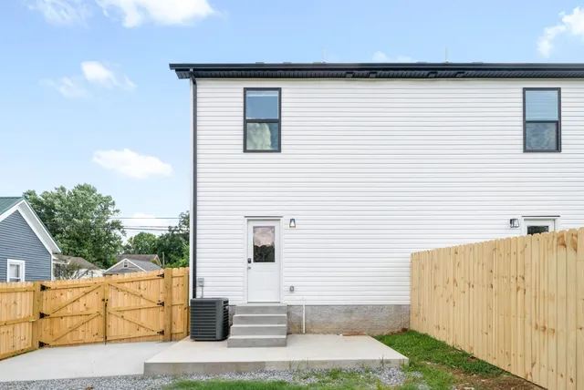 $1,600 | 1113 Crossland Avenue, Clarksville, TN 37040