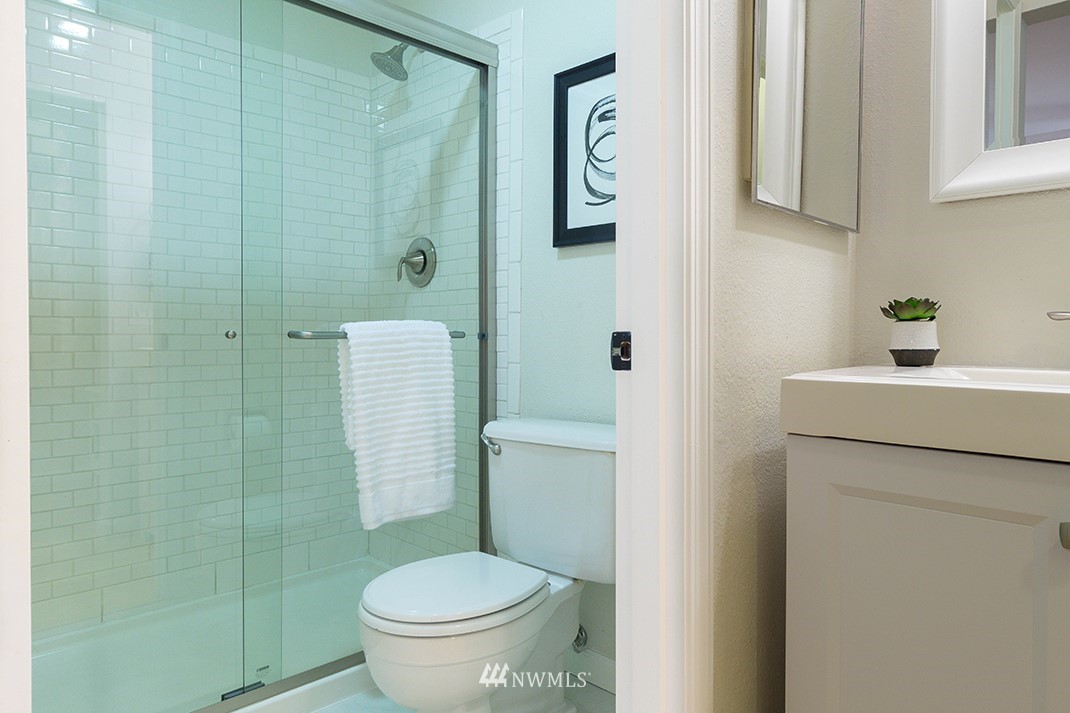 19404 Bothell Way Northeast, Unit B101 Bothell, WA 98011 - Photo 12 of 20