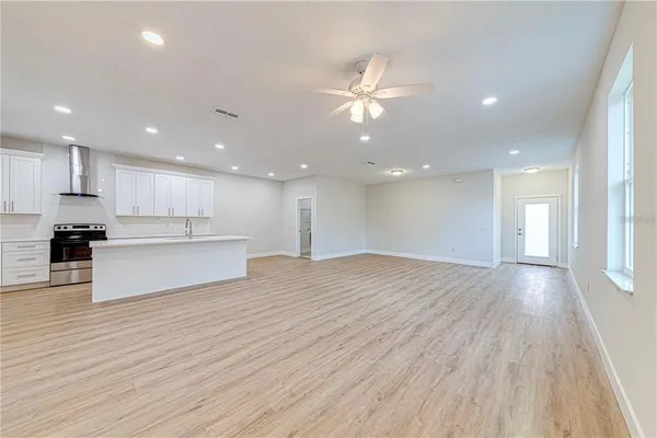 $2,400 | 257 North Pine Avenue, Oviedo, FL 32765