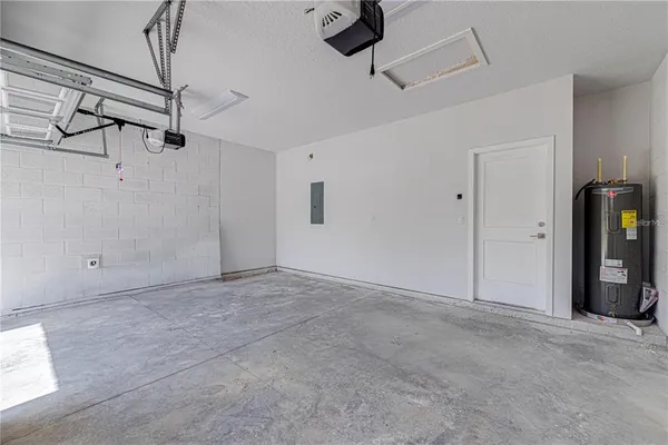 $2,400 | 257 North Pine Avenue, Oviedo, FL 32765