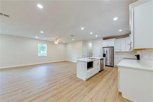 $2,400 | 257 North Pine Avenue, Oviedo, FL 32765