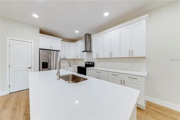 $2,400 | 257 North Pine Avenue, Oviedo, FL 32765