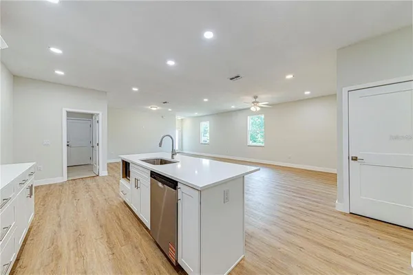 $2,400 | 257 North Pine Avenue, Oviedo, FL 32765