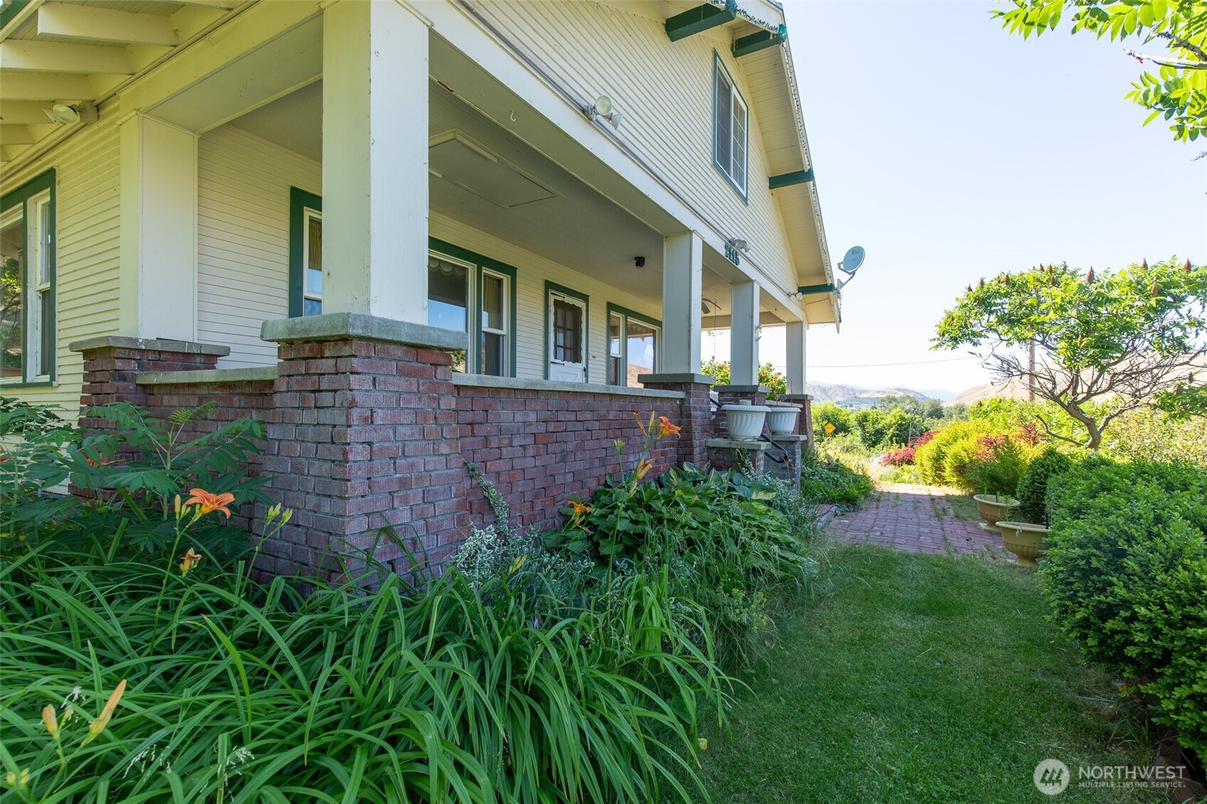 2115 Sleepy Hollow Road Wenatchee, WA 98801 - Photo 2 of 31
