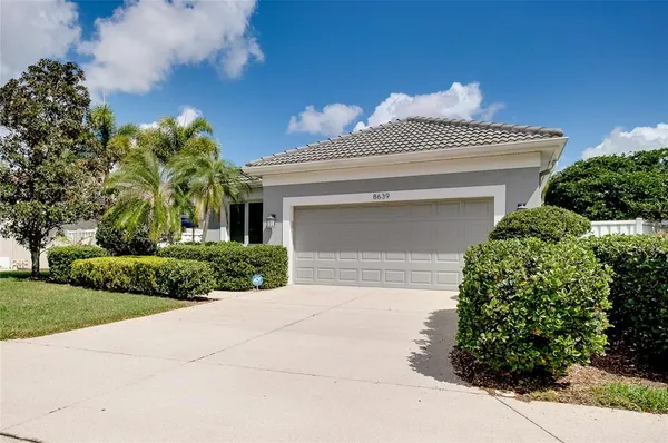 $575,000 | 8639 54th Ave Circle East, Bradenton, FL 34211