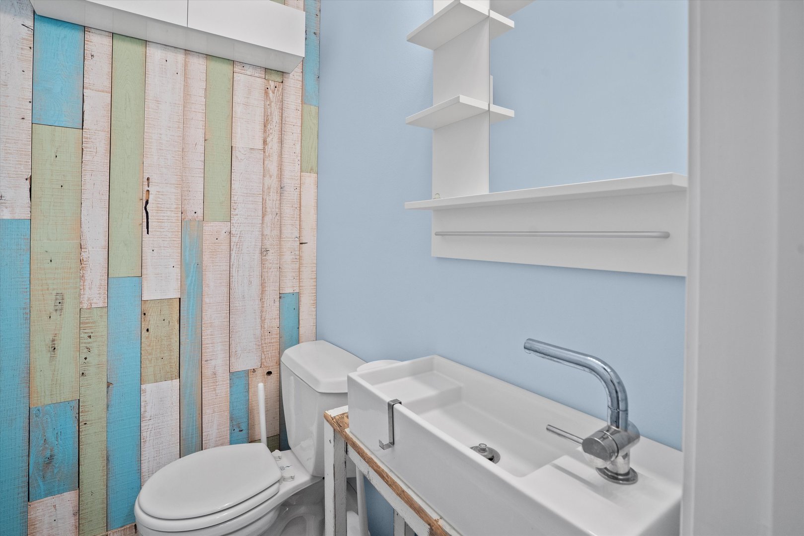 226 North Clinton Street, Unit 220 Chicago, IL 60661 - Photo 14 of 23