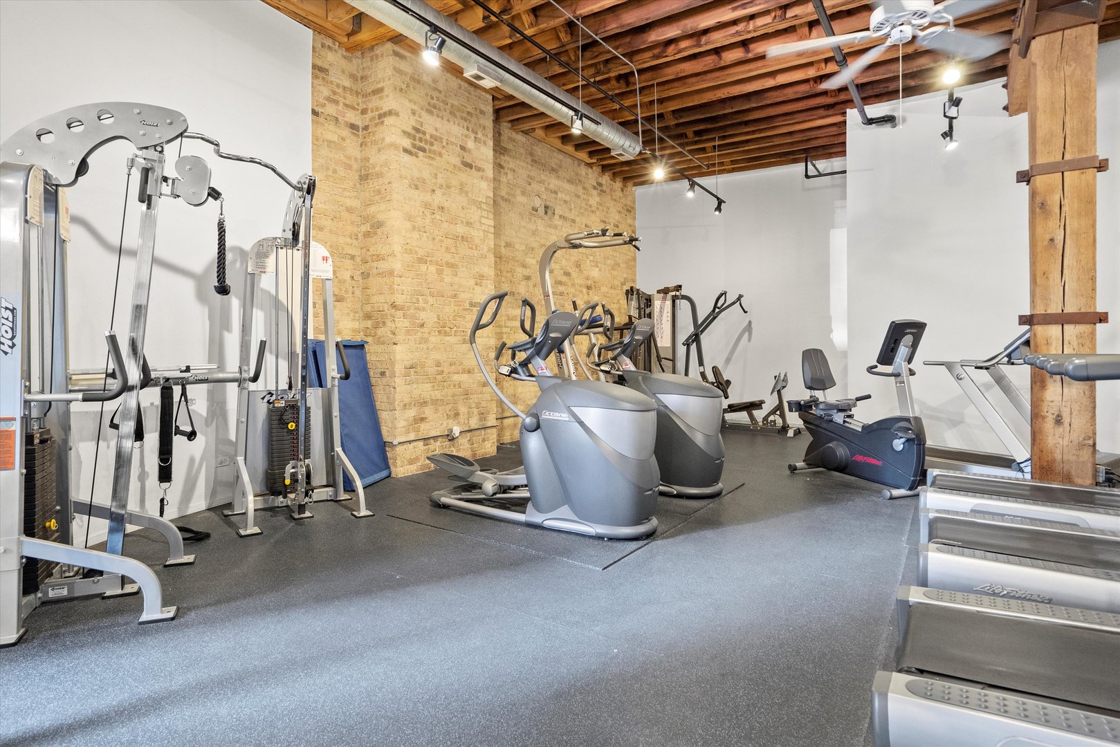 226 North Clinton Street, Unit 220 Chicago, IL 60661 - Photo 19 of 23