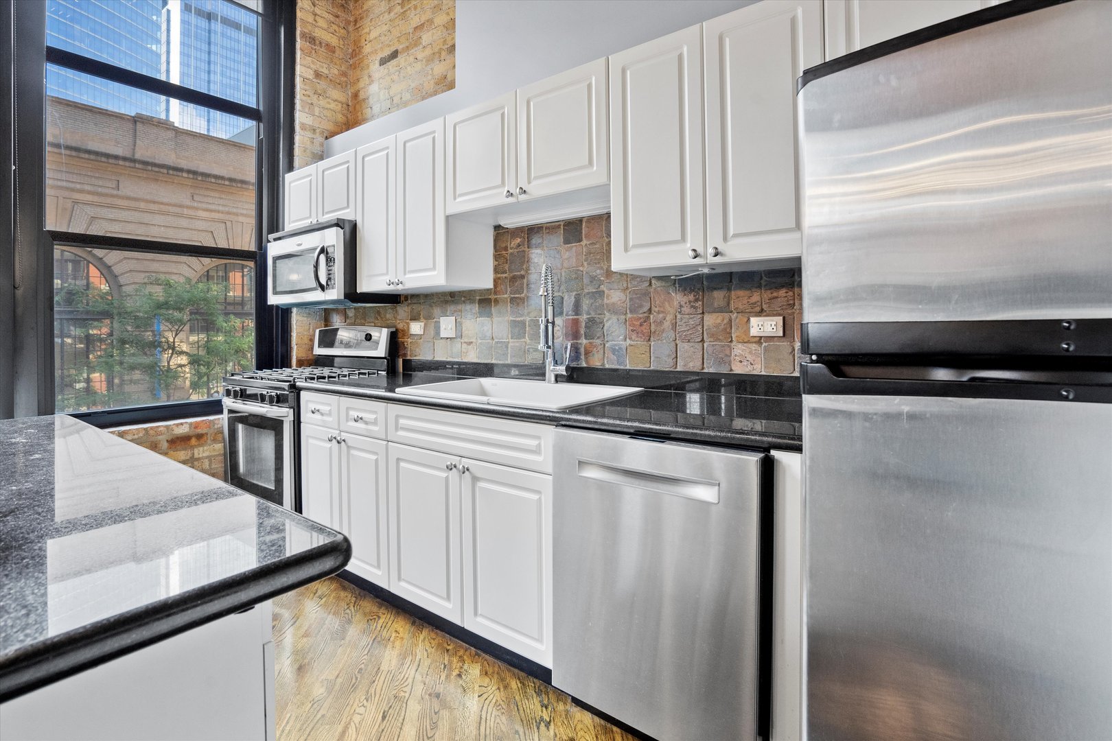 226 North Clinton Street, Unit 220 Chicago, IL 60661 - Photo 5 of 23