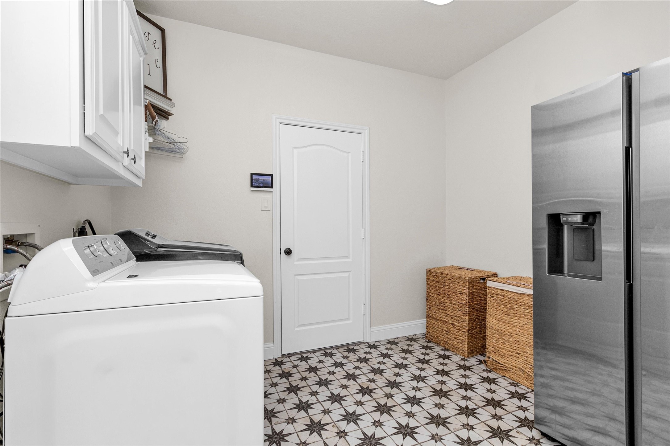 10004 Summer Ridge Lane Conroe, TX 77302 - Photo 14 of 50 a bathroom with a sink toilet and shower