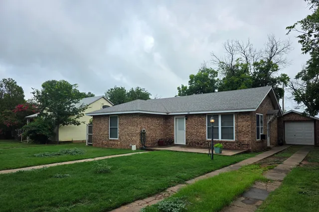 $115,000 | 304 Ave E Southeast, Childress, TX 79201