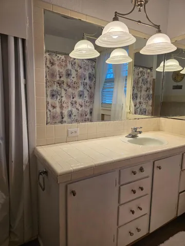 $115,000 | 304 Ave E Southeast, Childress, TX 79201