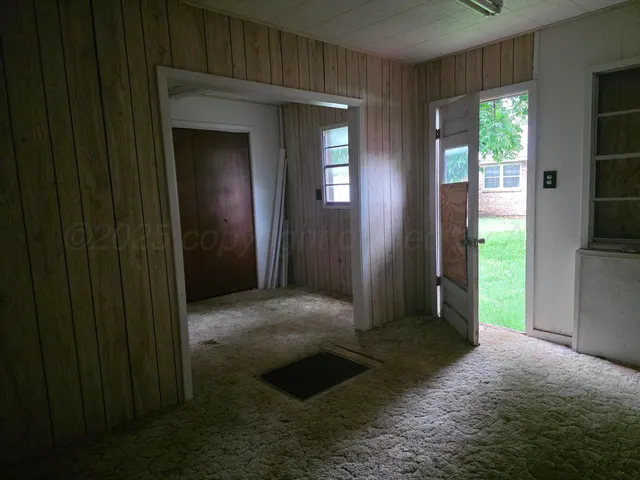 $115,000 | 304 Ave E Southeast, Childress, TX 79201