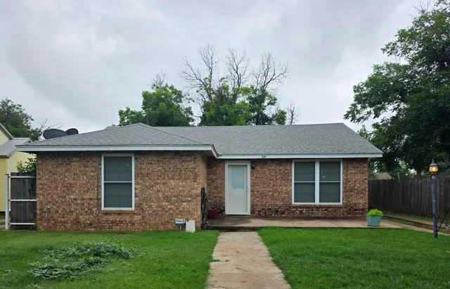 $115,000 | 304 Ave E Southeast, Childress, TX 79201