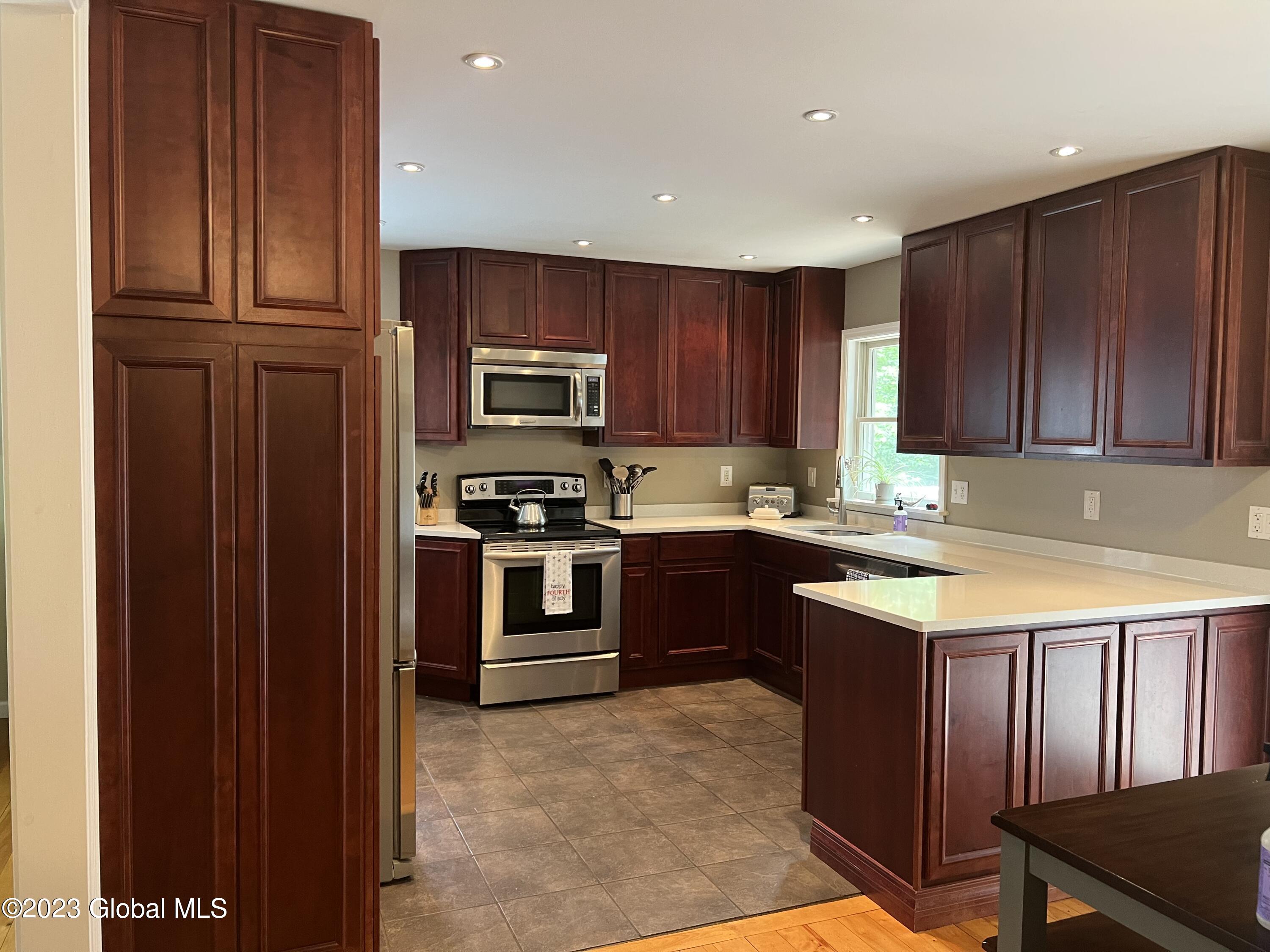 7 Goldfinch Road Queensbury, NY 12804 - Photo 4 of 23 IMG_8649