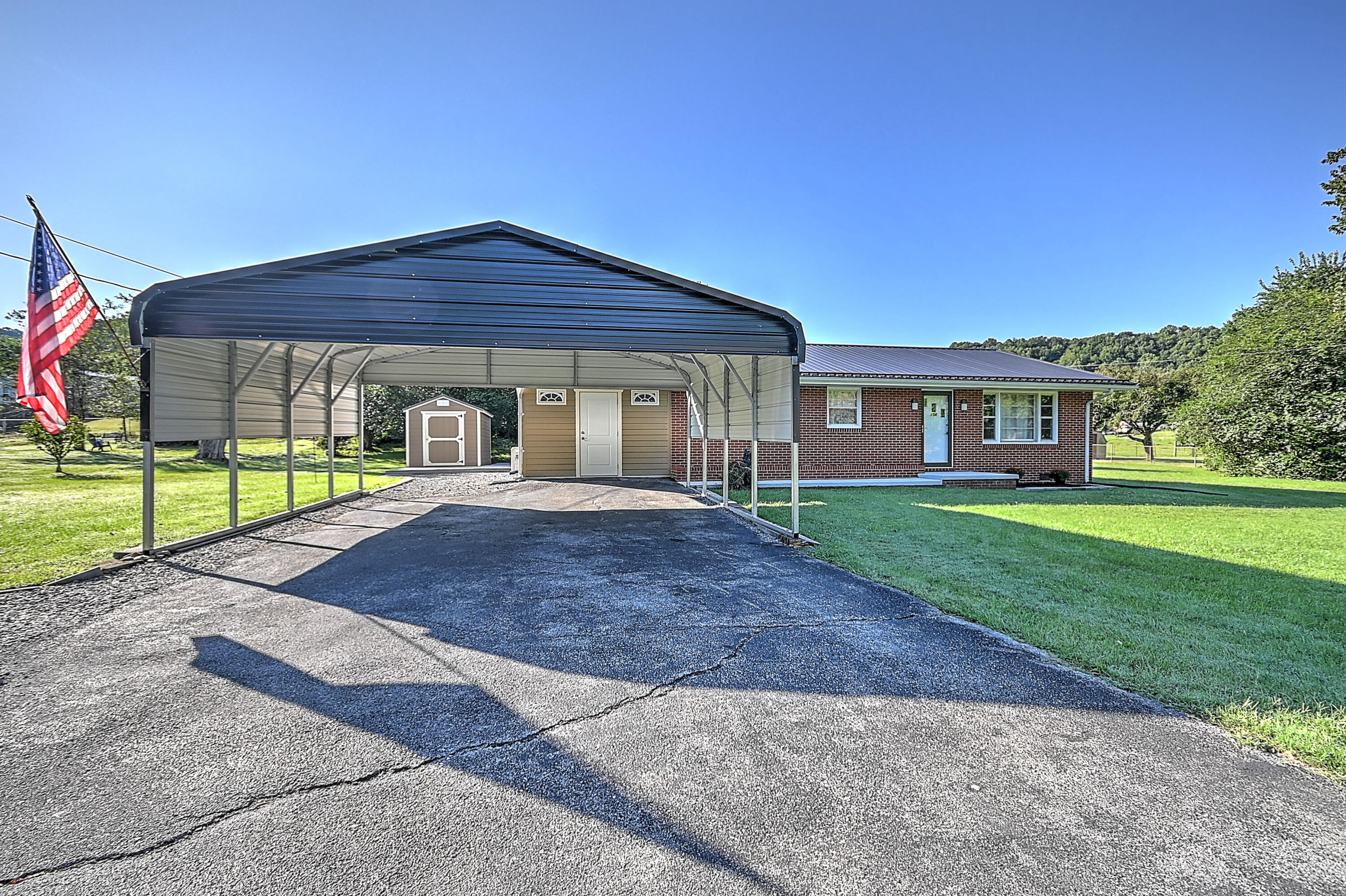 156 Price Road Elizabethton, TN 37643 - Photo 3 of 45 Price Rd