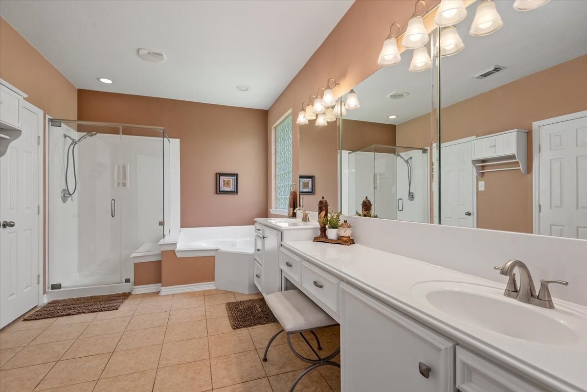 19222 Holly Shade Court Spring, TX 77379 - Photo 20 of 37 So much space to get ready in the mornings.