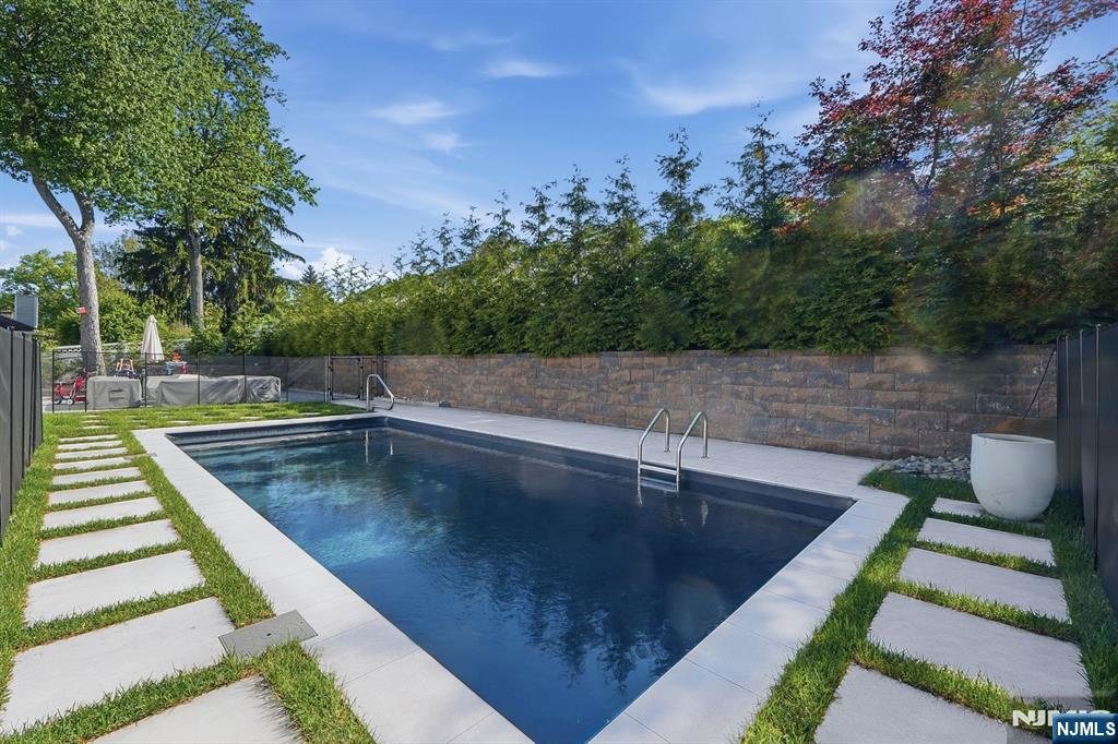 14 Congress Road Emerson, NJ 07630 - Photo 21 of 22