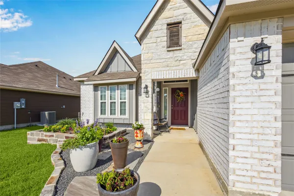 $319,000 | 1010 Old Vine Road, Brenham, TX 77833