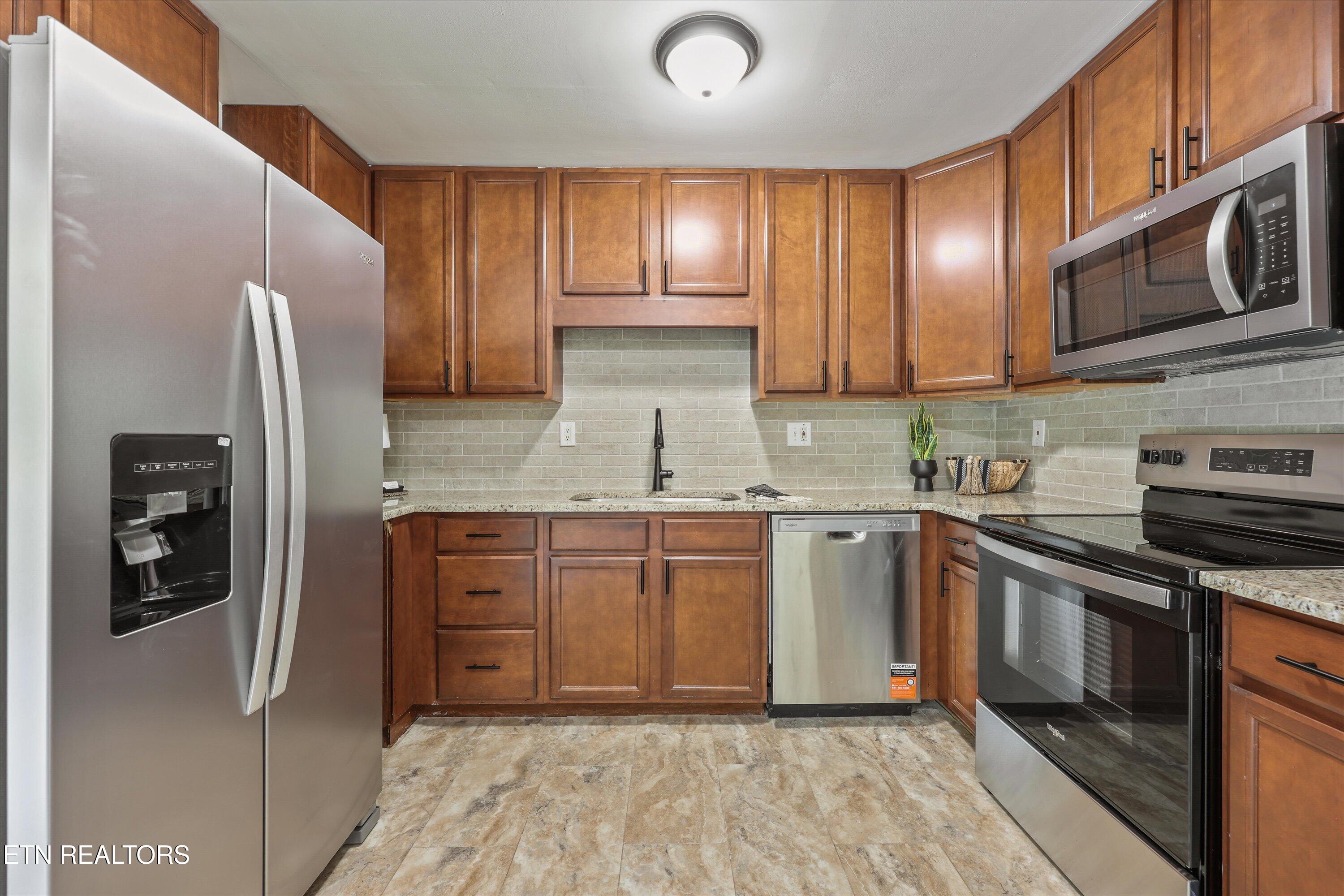 725 Hidden Valley Road Knoxville, TN 37923 - Photo 8 of 34 14-725 Hidden Valley Rd15
