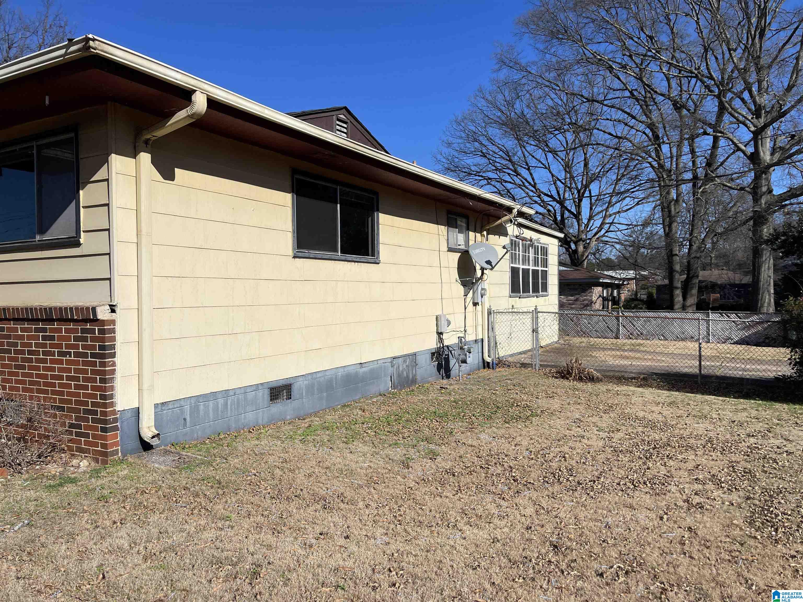 883 McCary Street Southwest Birmingham, AL 35211 - Photo 2 of 21