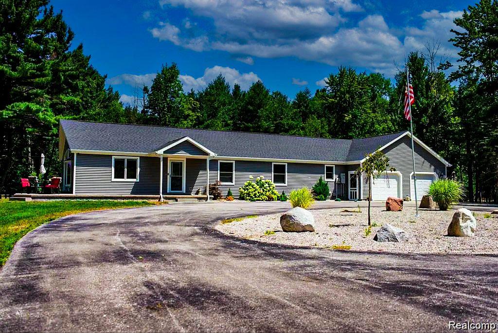 129 Riverside Drive Beaverton, MI 48612 - Photo 1 of 31