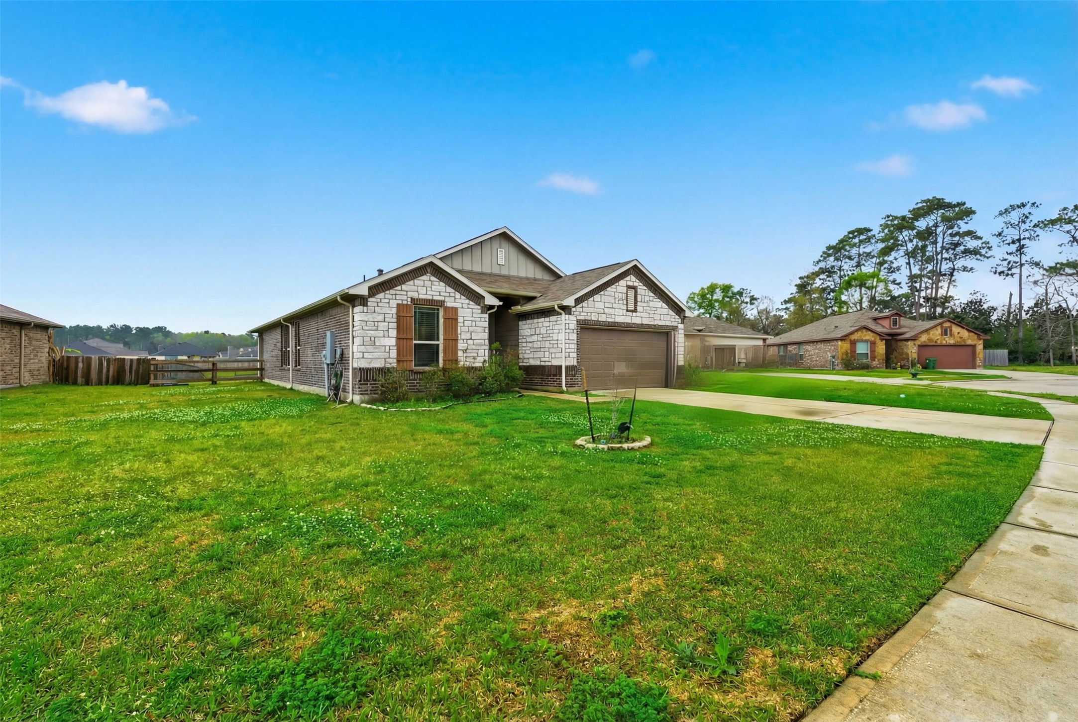 527 Kickapoo Drive Anahuac, TX 77514 - Photo 2 of 46
