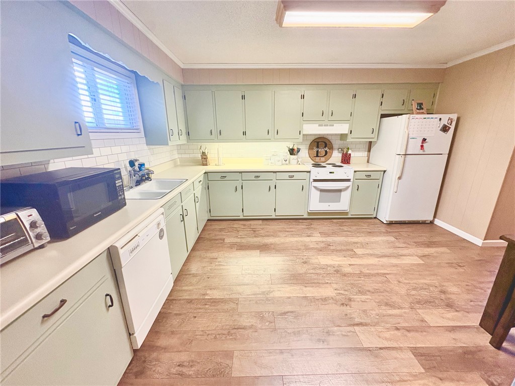 1404 Farrs Bridge Road Easley, SC 29640 - Photo 9 of 27 This spacious kitchen offers ample cabinetry and resilient flooring, perfect for everyday living.