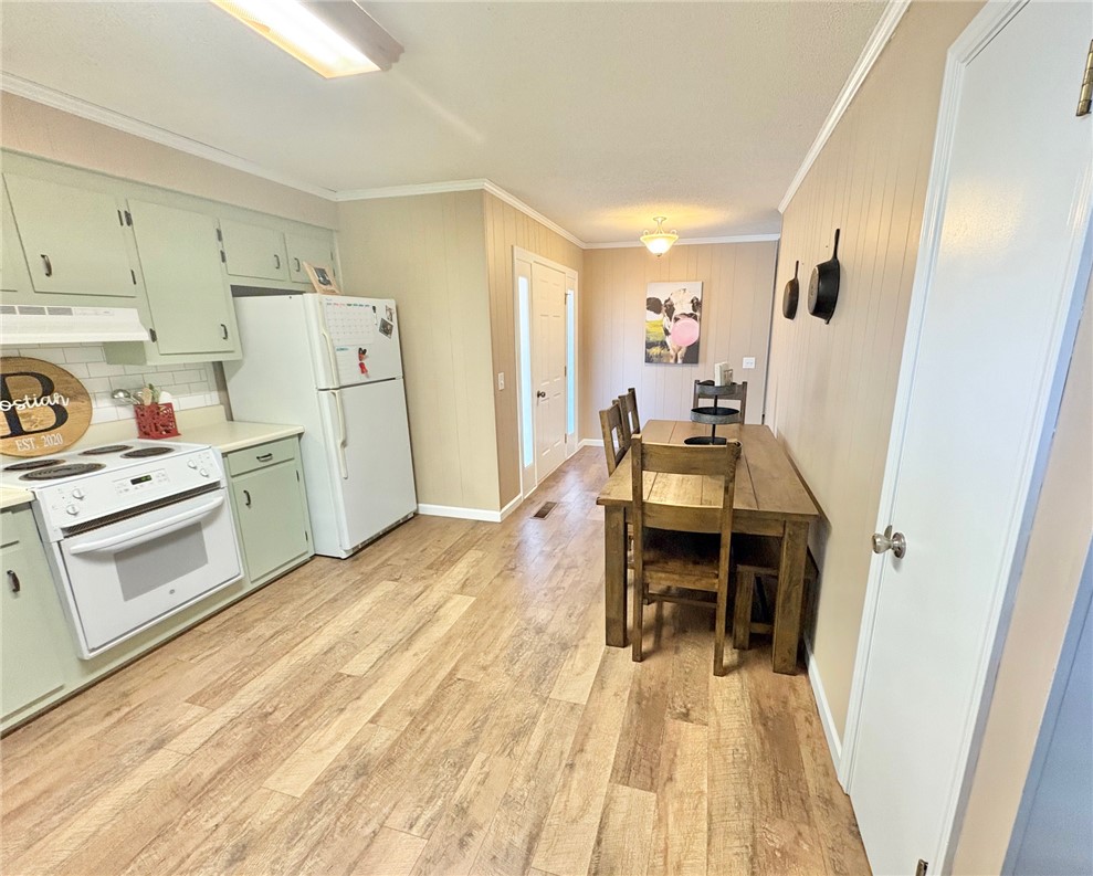 1404 Farrs Bridge Road Easley, SC 29640 - Photo 10 of 27 This bright kitchen features durable flooring and functional appliances, ideal for everyday living and casual dining.