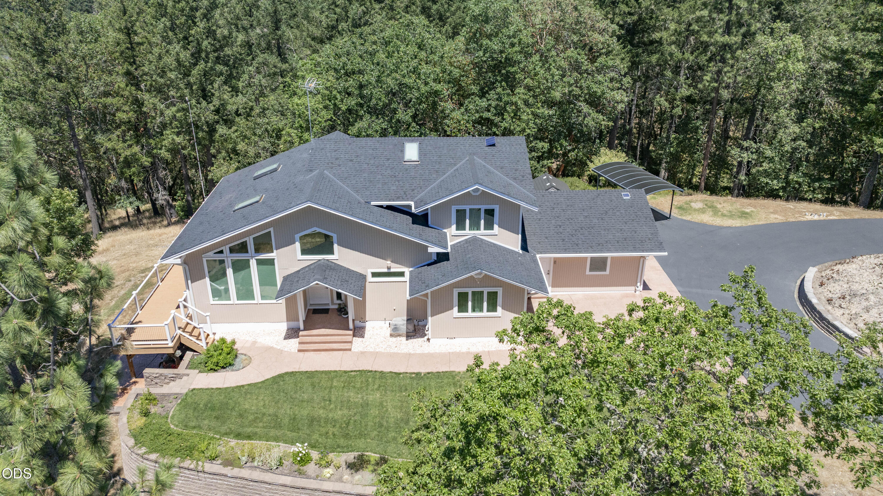 712 Colleen Court Grants Pass, OR 97527 - Photo 4 of 67