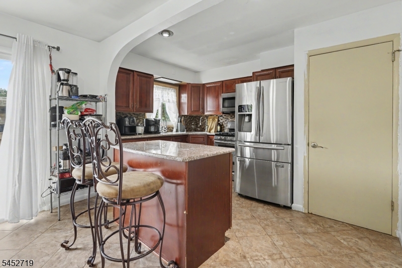 378 Riverside Avenue Rutherford, NJ 07070 - Photo 10 of 43 Gallery Image 10