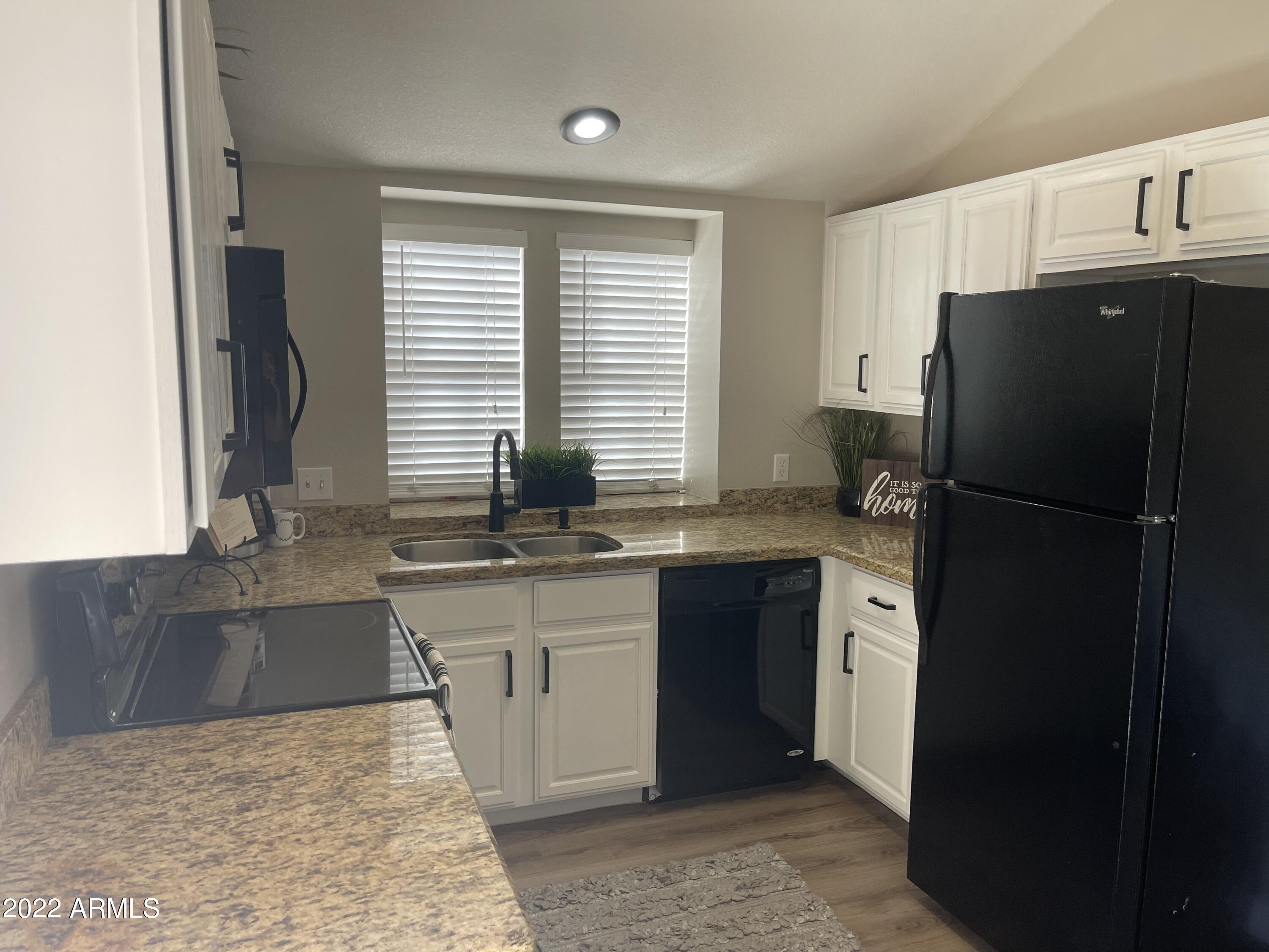 8111 West Wacker Road, Unit 20 Peoria, AZ 85381 - Photo 3 of 22 8D006DE6-1169-4721-A8DB-9E4A8A9D38D6