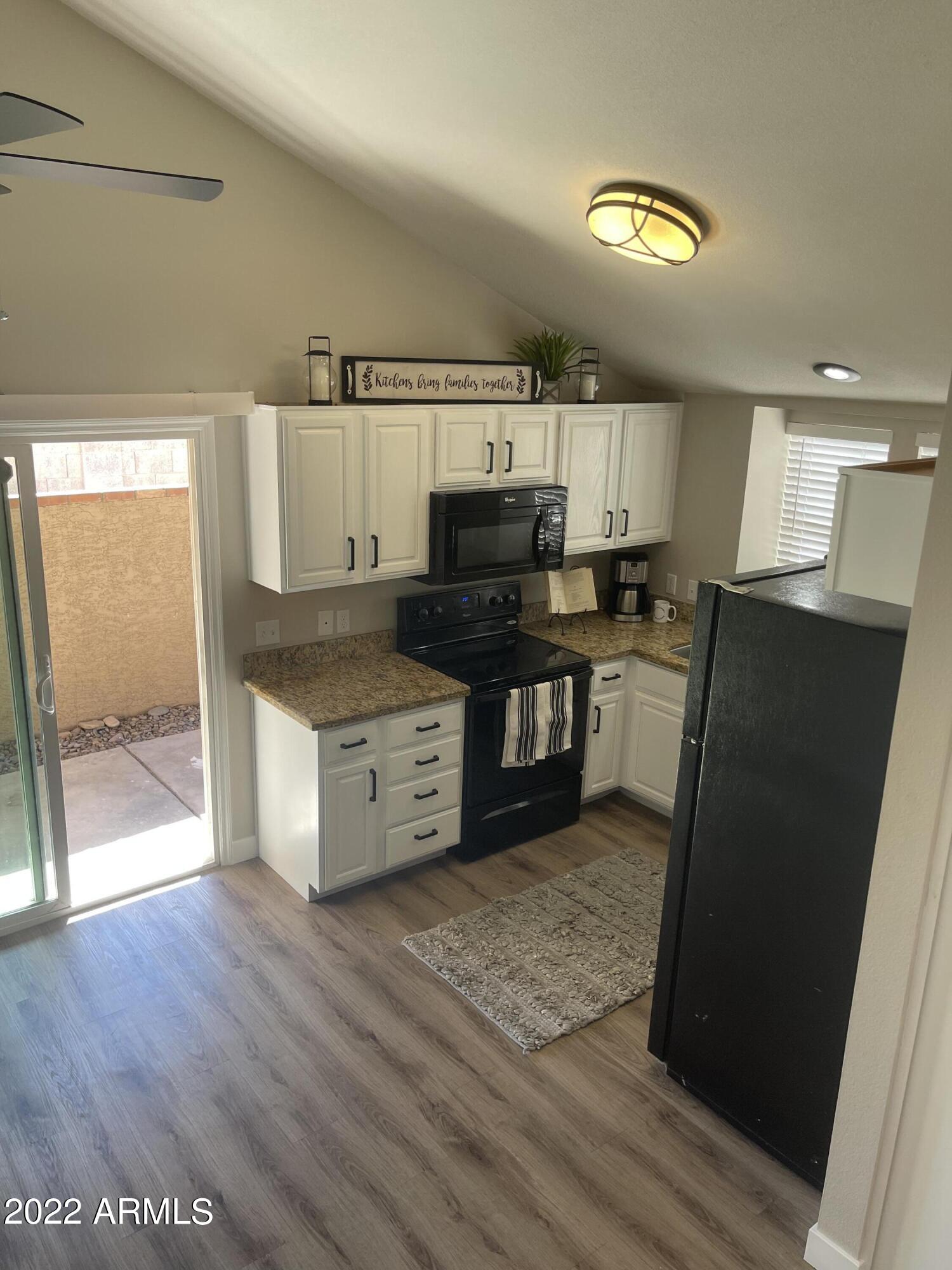 8111 West Wacker Road, Unit 20 Peoria, AZ 85381 - Photo 4 of 22 433C6734-DA8F-44F1-AF94-3A82B3C3A6C4