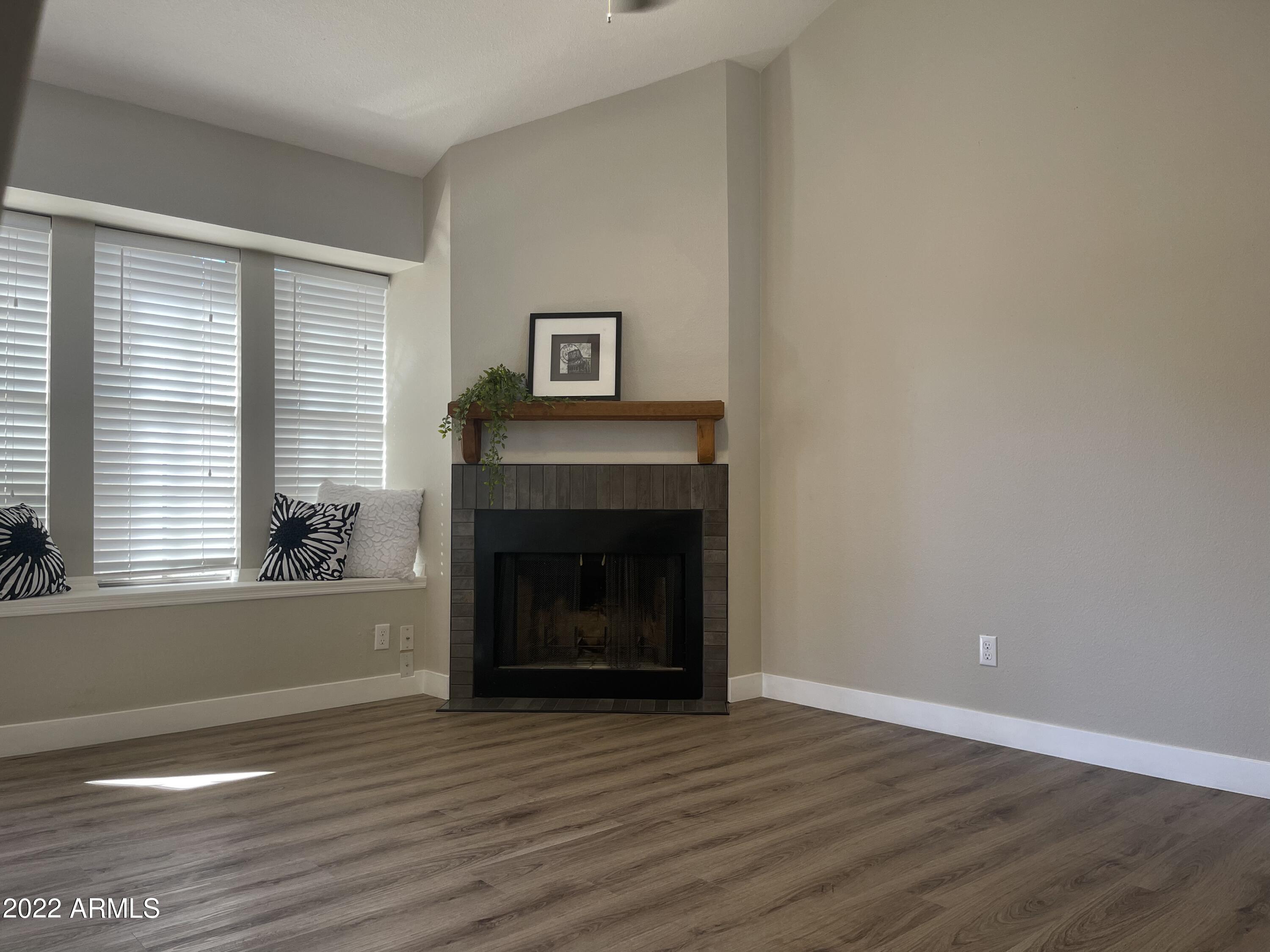 8111 West Wacker Road, Unit 20 Peoria, AZ 85381 - Photo 10 of 22 CABCB301-2320-47EF-BD35-6A765120F917
