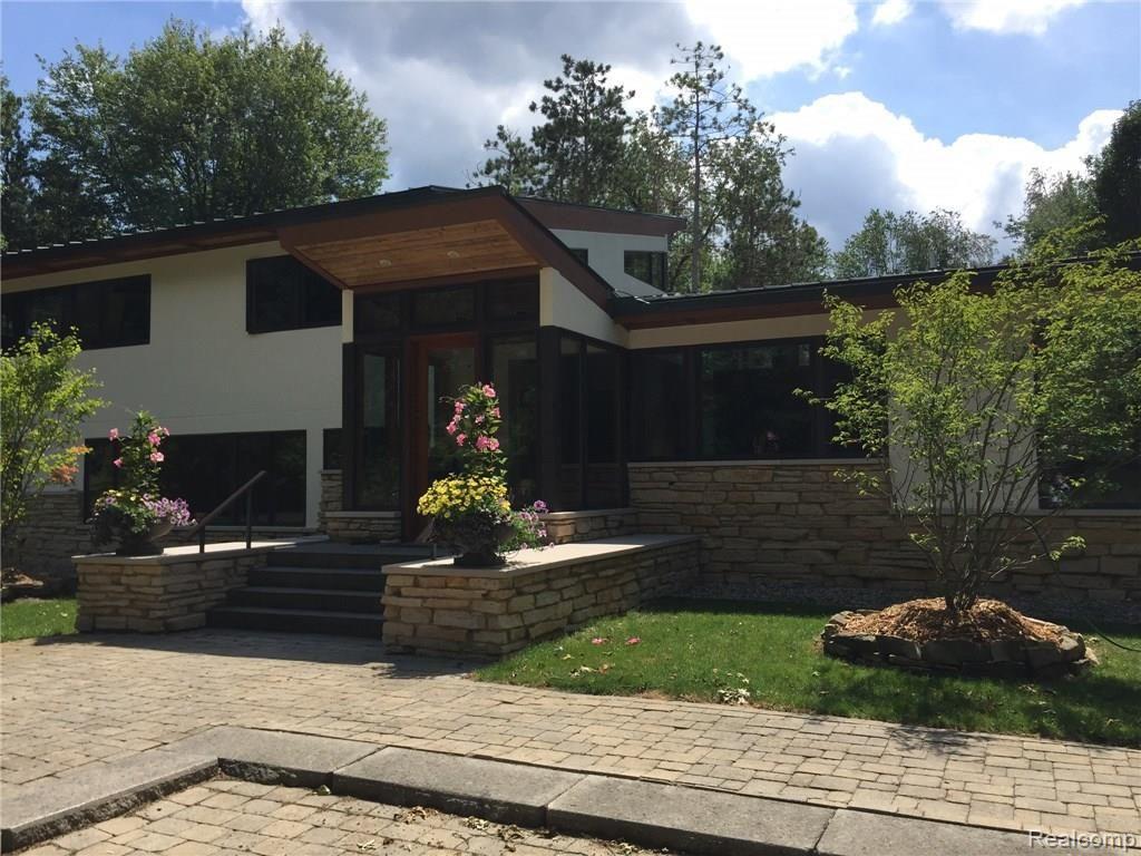 9940 Reese Road Clarkston, MI 48348 - Photo 5 of 21 Stunning Front Entry.JPG