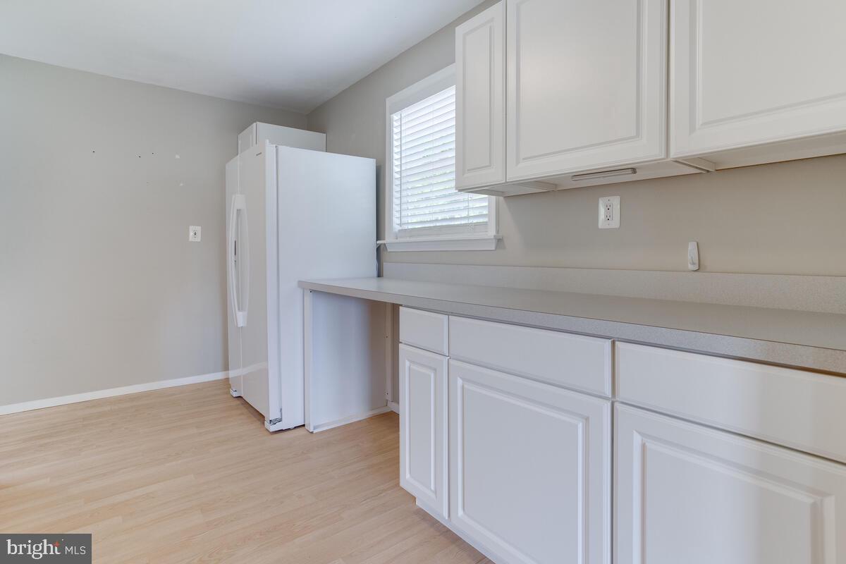 28 Lastgate Road Owings Mills, MD 21117 - Photo 14 of 48 Laminate floor in kitchen