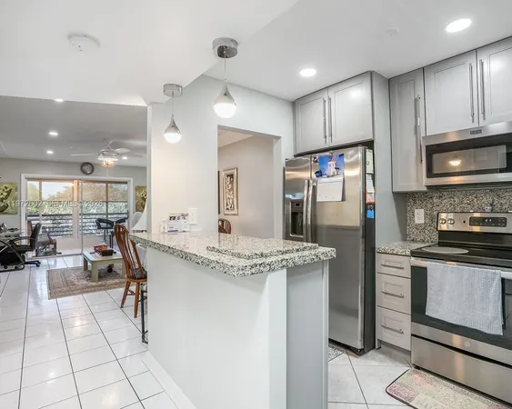 $134,000 | 9001 Sunrise Lakes Boulevard, Unit 301, Sunrise, FL 33322