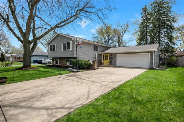 $385,000 | 1610 Heather Drive, Aurora, IL 60506
