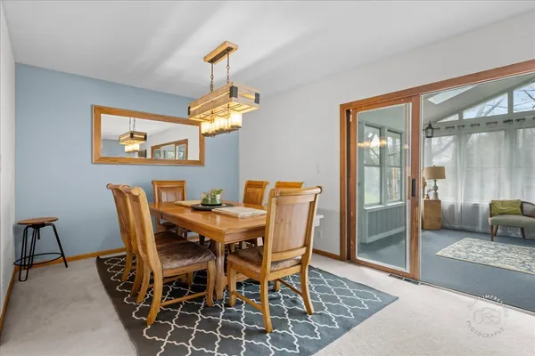 $385,000 | 1610 Heather Drive, Aurora, IL 60506