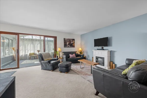 $385,000 | 1610 Heather Drive, Aurora, IL 60506