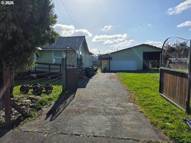 812 B Street Myrtle Point, OR 97458 - Photo 2 of 5 a view of a back yard of the house