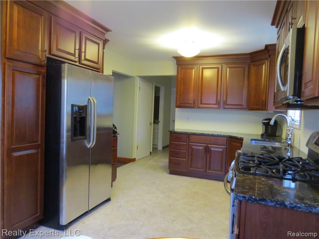 4115 Pingree Road Howell, MI 48843 - Photo 4 of 24 Kitchen 4.JPG
