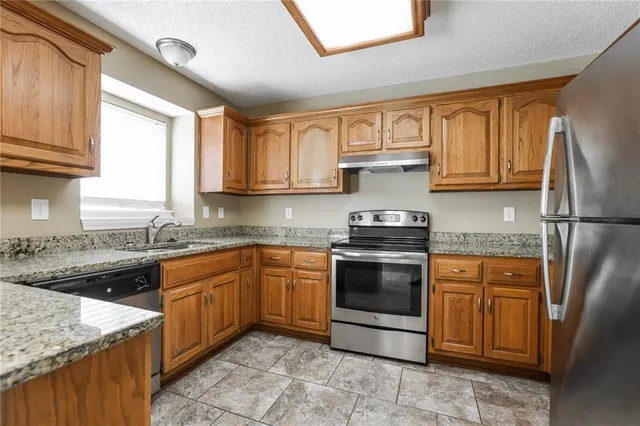 $2,050 | 215 Apple Blossom Lane, Belton, MO 64012