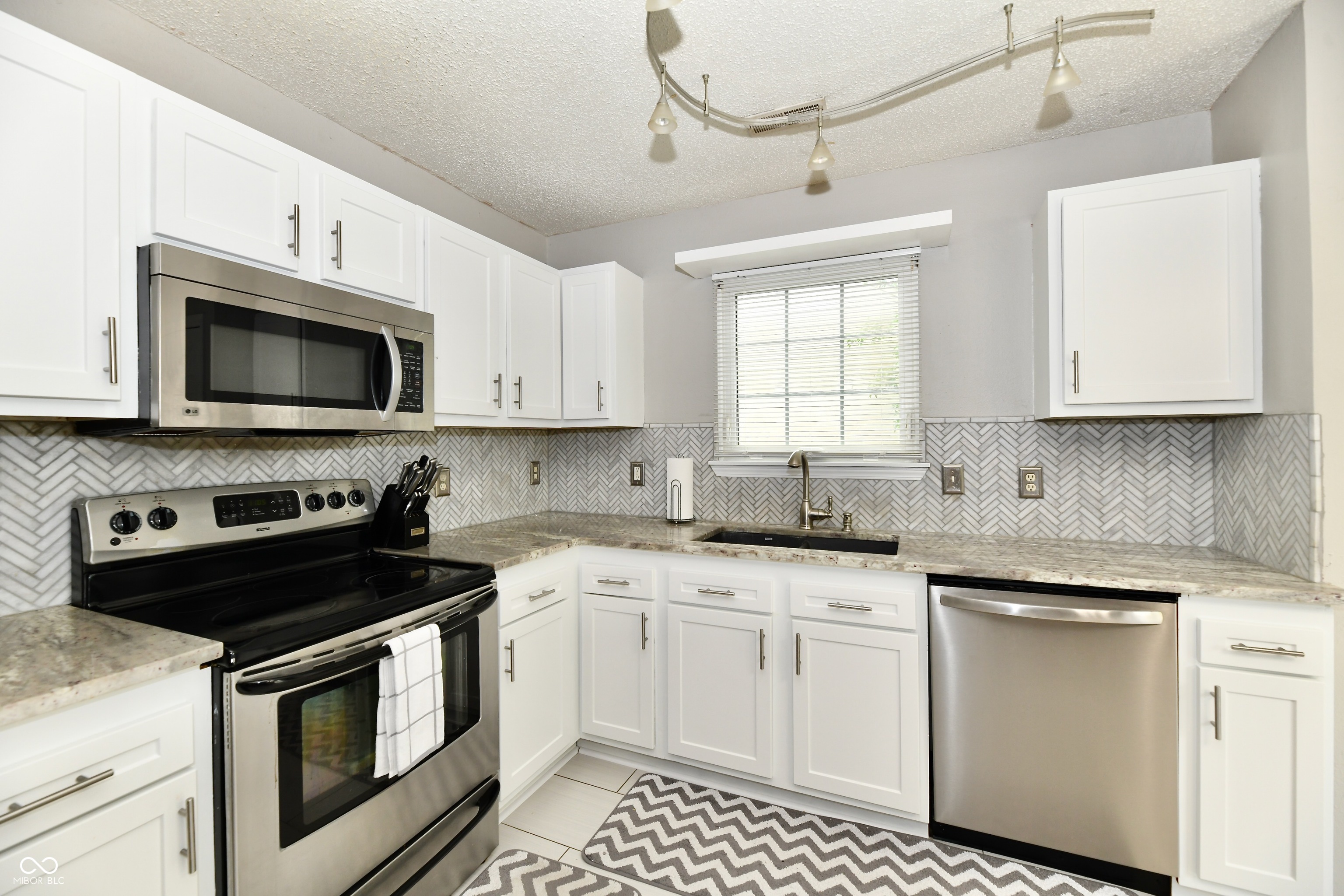 6624 Rushing River Noblesville, IN 46062 - Photo 6 of 20 Gallery Image 6