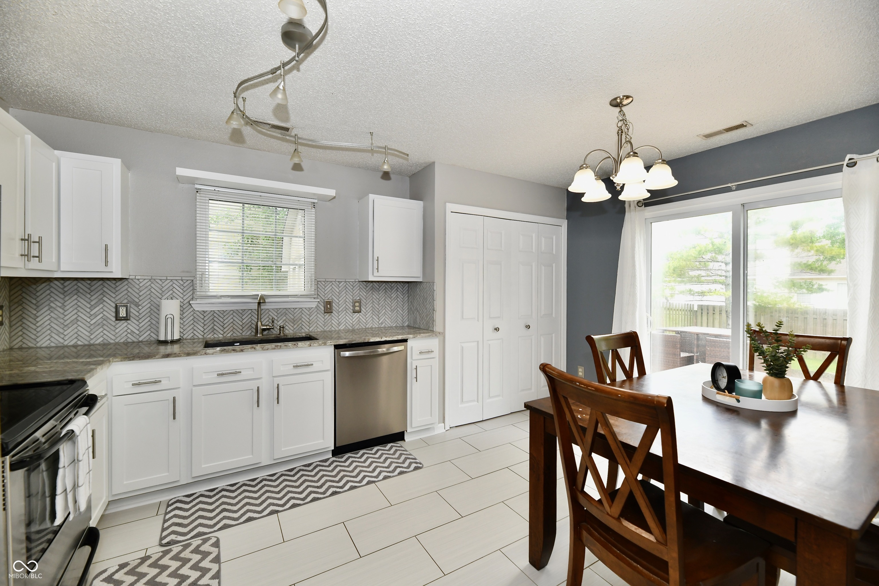 6624 Rushing River Noblesville, IN 46062 - Photo 7 of 20 Gallery Image 7