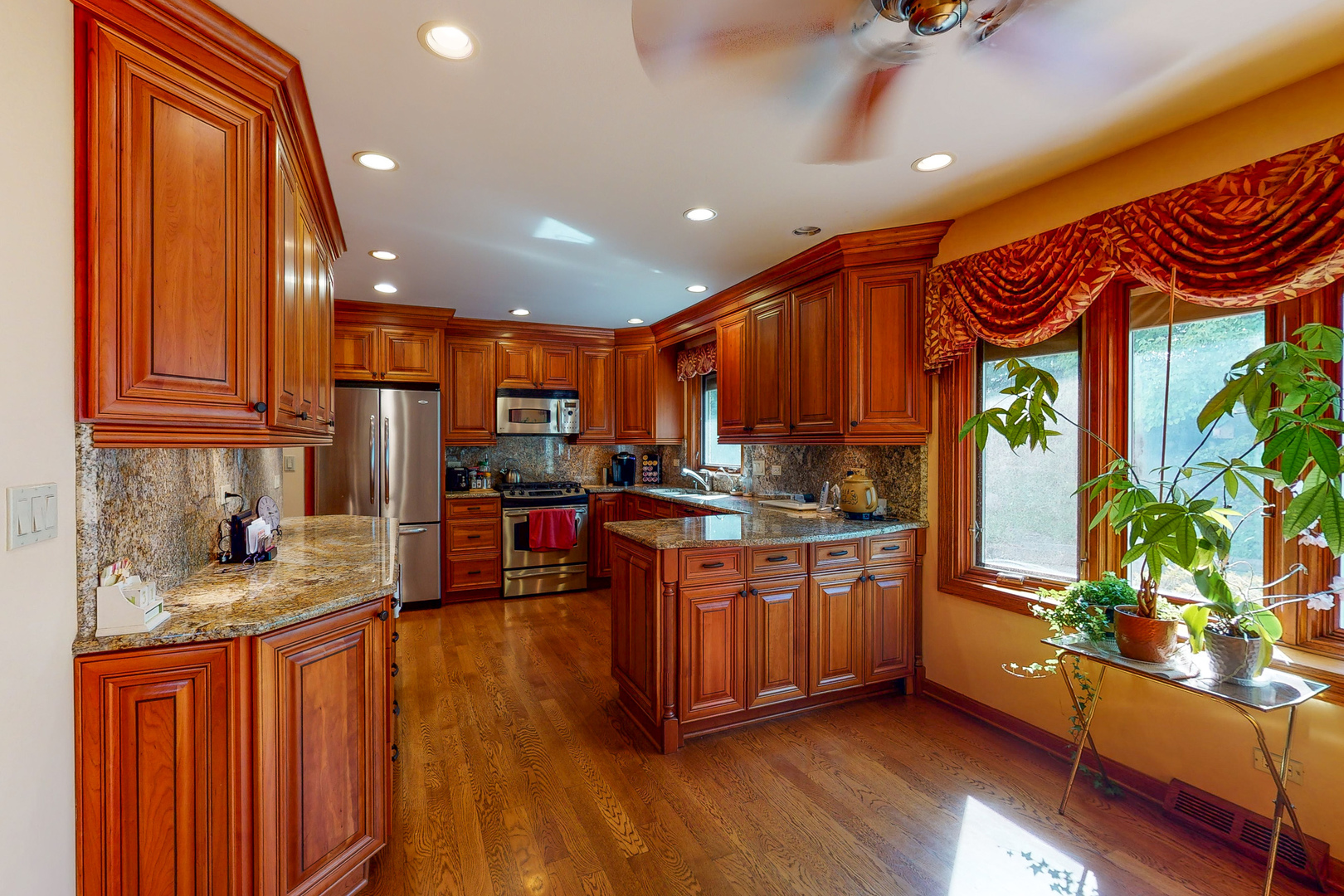 280 North Haddon Place Addison, IL 60101 - Photo 5 of 30