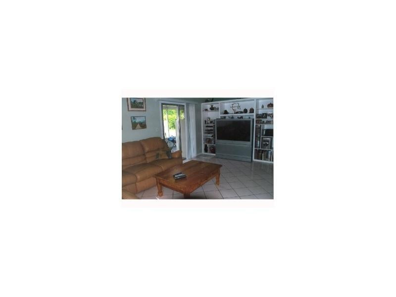 11117 Model Creek Boca Raton, FL 33428 - Photo 2 of 3 a picture of a living room with a sink