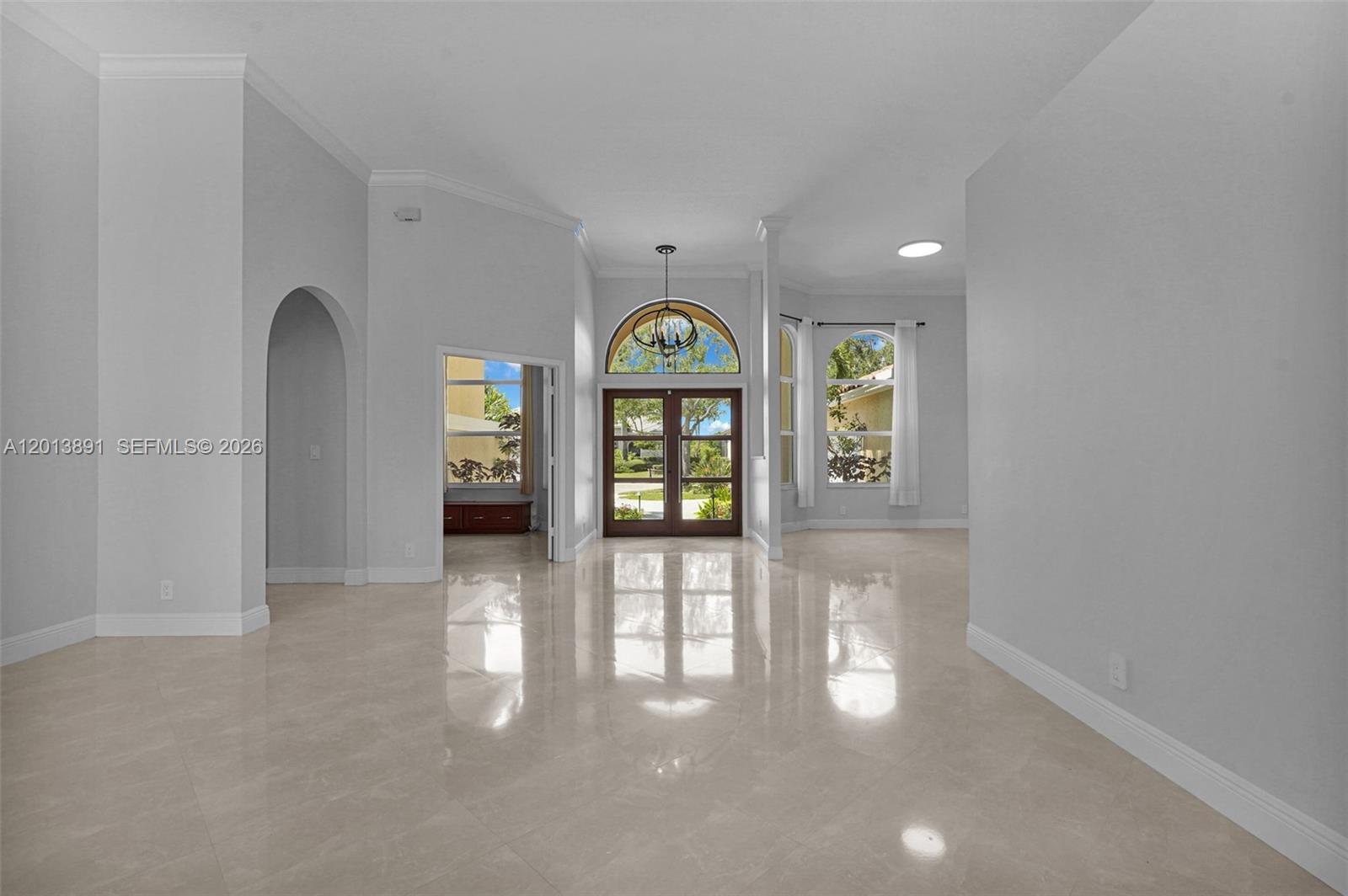 2715 Edgewater Court Weston, FL 33332 - Photo 11 of 80