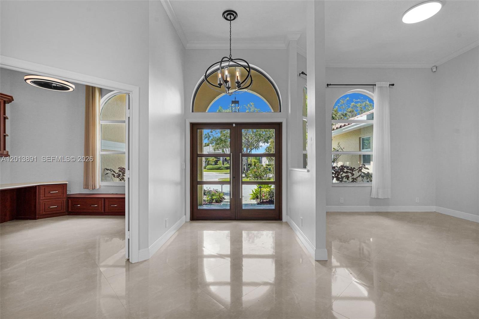 2715 Edgewater Court Weston, FL 33332 - Photo 12 of 80
