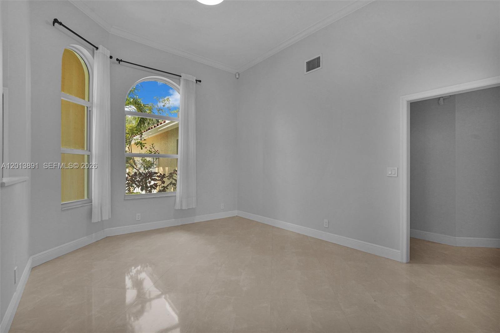 2715 Edgewater Court Weston, FL 33332 - Photo 13 of 80