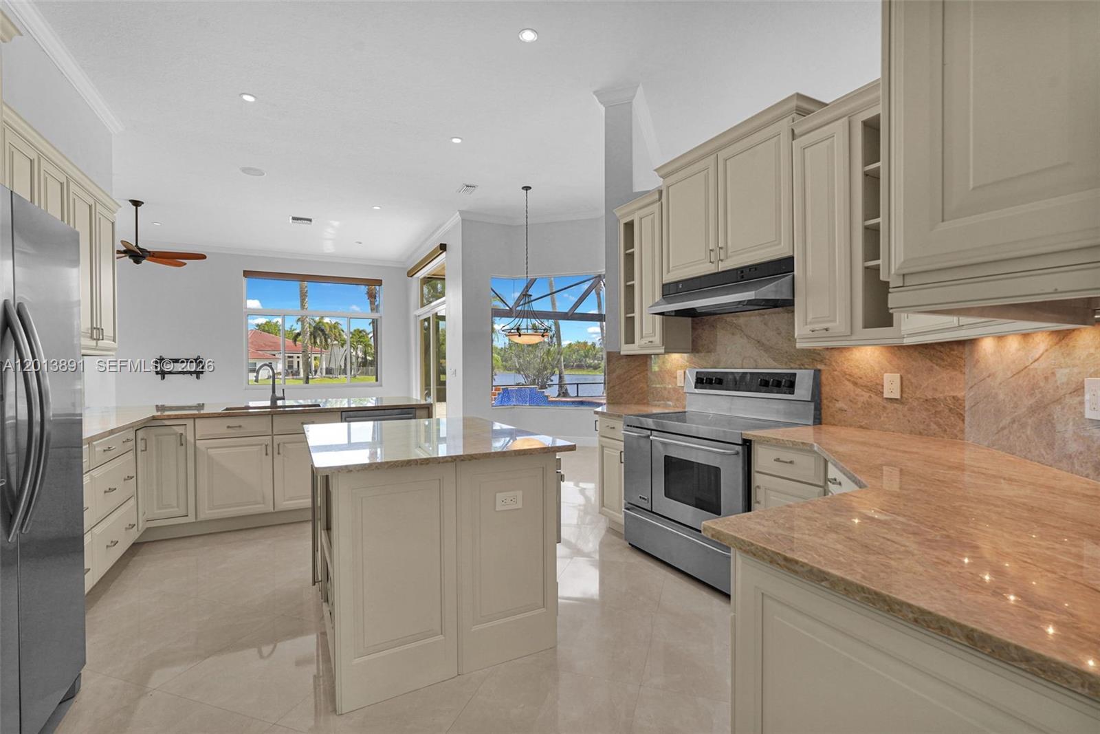 2715 Edgewater Court Weston, FL 33332 - Photo 15 of 80